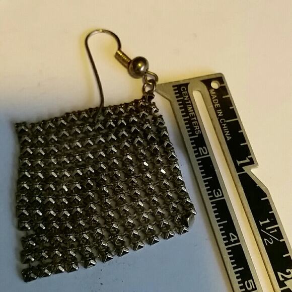 Unique Vintage Gold Tone Metal Earrings. 0 - Picture 3 of 4